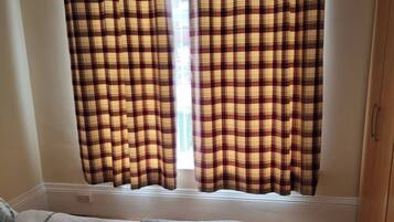 Iron/ironing board, Internet, bed sheets