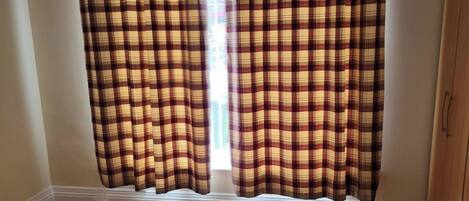 Iron/ironing board, Internet, bed sheets