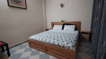 1 bedroom, iron/ironing board, Internet, bed sheets