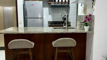 Oven, stovetop, dishwasher, cookware/dishes/utensils