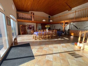 Interior - Bed and Breakfast 'Chambre Jaune' with Shared Terrace, Shared Garden and Wi-Fi (VERRIERES)