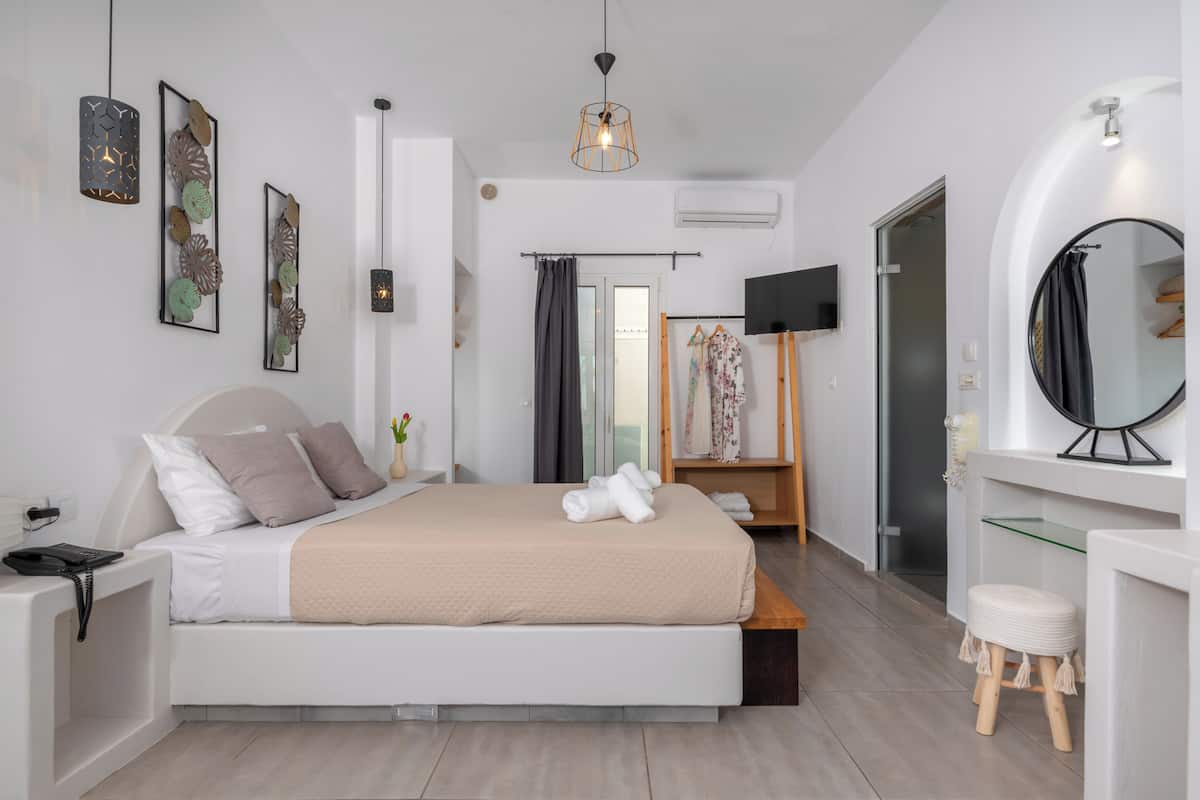 Classic Double Room, Partial Sea View | In-room safe, soundproofing, iron/ironing board, free WiFi