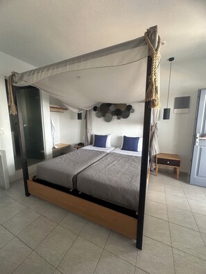 Classic Double or Twin Room, Sea View | In-room safe, iron/ironing board, free WiFi - Gizis Cliffside Suites (Santorini)