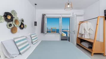 In-room safe, soundproofing, iron/ironing board, free WiFi