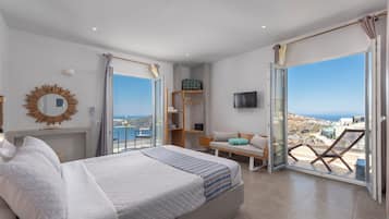 Honeymoon-Doppelzimmer, Meerblick | Zimmersafe, schallisolierte Zimmer, Bügeleisen/Bügelbrett