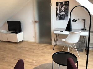 Exclusive Single Room, City View | Blackout curtains, iron/ironing board, free WiFi - Privatzimmer Schoenfelder (Düsseldorf)