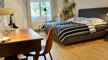 Großes Privatzimmer, Zimmer No 1 | Allergivenligt sengetøj, dundyner, individuelt design