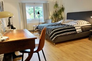 Großes Privatzimmer, Zimmer No 1 | Allergivenligt sengetøj, dundyner, individuelt design