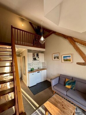 Estúdio, sacada, vista para o mar | Cofres nos quartos, Wi-Fi de cortesia, acesso para cadeiras de rodas