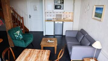 In-room safe, free WiFi, wheelchair access