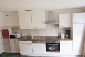 Fridge, microwave, oven, stovetop - Apartment in Kappl including Silvretta Card (Kappl)