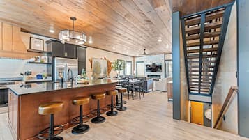 Mikroaaltouuni, uuni, liesi, astianpesukone