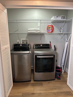 Interior - Cozy Retreat with Hot Tub, Washer/Dryer & Sofa Bed (Spokane Valley)