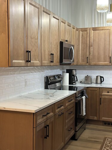 Cozy Retreat with Hot Tub, Washer/Dryer & Sofa Bed