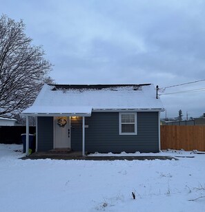 Exterior - Cozy Retreat with Hot Tub, Washer/Dryer & Sofa Bed (Spokane Valley)