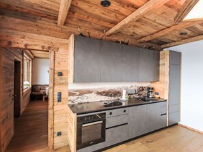 Horno, lavavajillas, silla alta para bebés