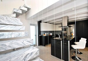 冷蔵庫、電子レンジ、オーブン、食器洗い機