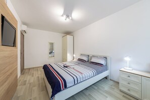 Fer et planche à repasser, accès à Internet, literie fournie