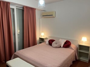 1 bedroom, iron/ironing board, Internet, bed sheets - Luminous duplex apt in Plaka, Acropolis views (Athina)