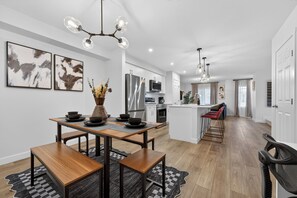 Dining - Luxury Keswick Game House with PS5 & Pool Table (Edmonton)