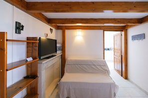 Interior - Cozy Apartment Place Paoli – Mountain View, Heart of Corte (Corte)