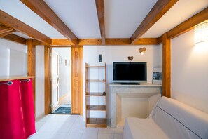TV - Cozy Apartment Place Paoli – Mountain View, Heart of Corte (Corte)