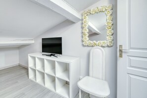 Interior - Gite Azur Toulouse Sud – Peaceful Retreat with Pool near Toulouse (Lherm)