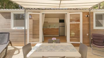 Cots/infant beds, free WiFi, bed sheets