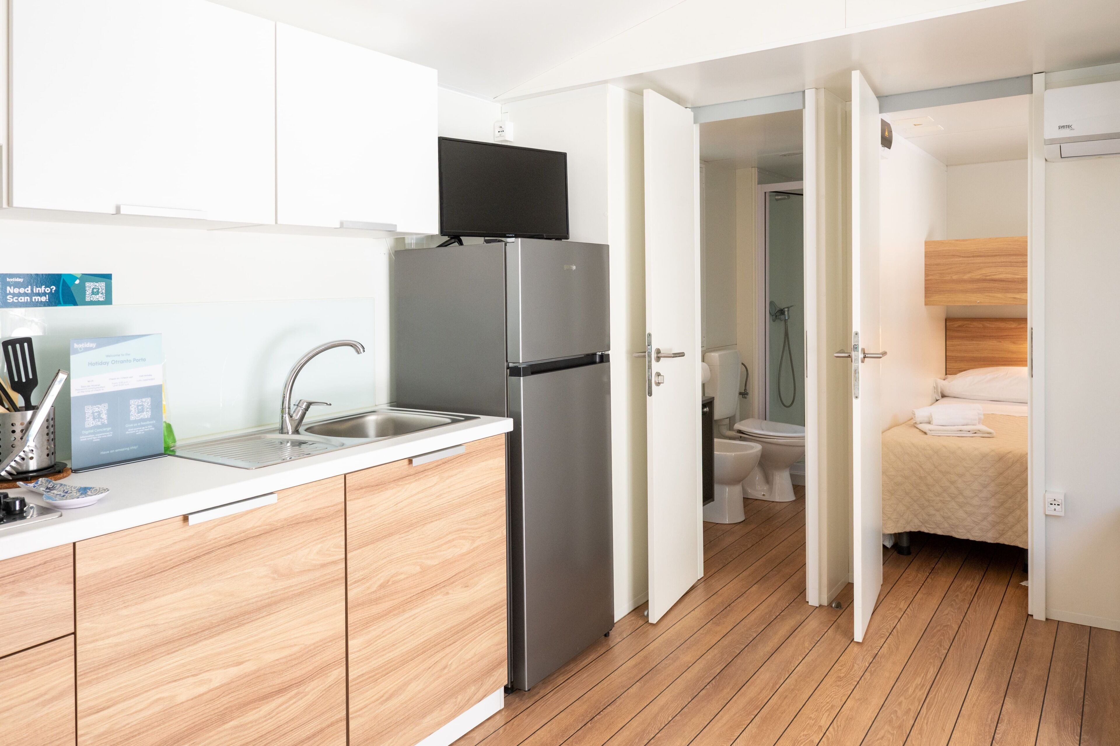 Deluxe Mobile Home | Private kitchen