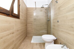 Bungalow | Bathroom | Shower, hair dryer, towels, toilet paper - Hotiday Otranto Porto (Otranto)