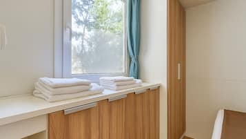 Husvogn – deluxe | Barnesenger, wi-fi (inkludert) og sengetøy