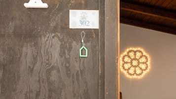 Cunas, wifi gratis y ropa de cama