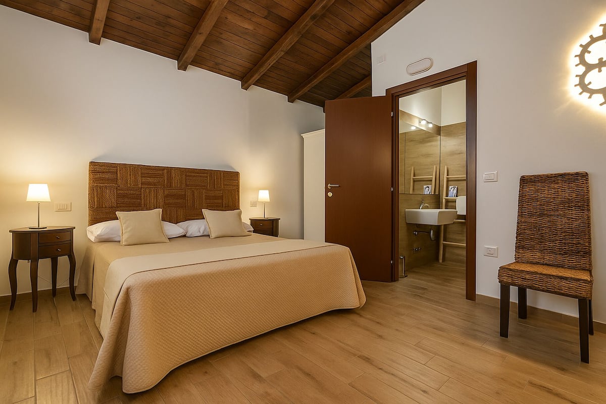 Cribs (surcharge), WiFi (free), bed sheets