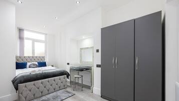 Iron/ironing board, WiFi, bed sheets