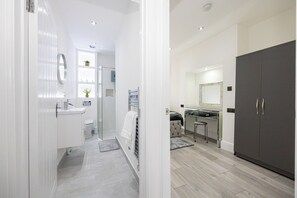 Strykejern/-brett, wi-fi og sengetøy