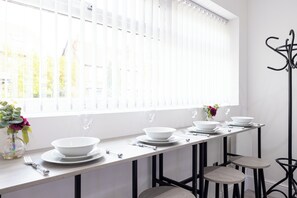 Dining - Westpoint Luxury Apartment (Manchester)