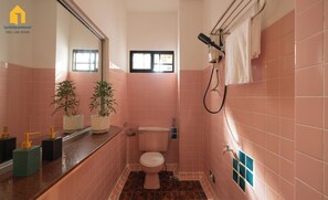 Shower, hair dryer, bidet, towels - Lynhapartment Cochinchine Studio with Projector District 3 (District 3)