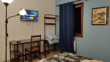 Iron/ironing board, internet, bed sheets