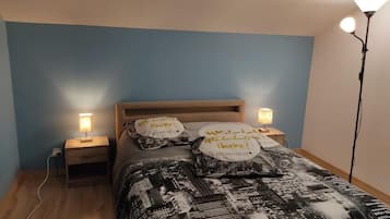 Iron/ironing board, internet, bed sheets