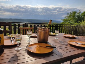 Outdoor dining - Chez Sam - Bed & Breakfast (Villebois)