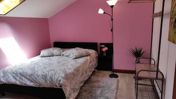 Iron/ironing board, internet, bed sheets