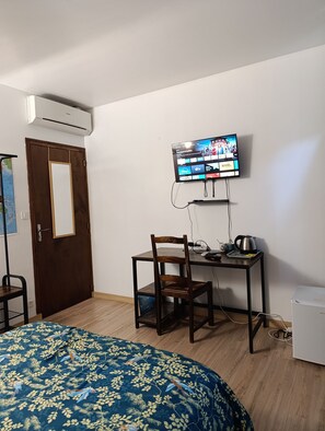 Iron/ironing board, internet, bed sheets - Chez Sam - Bed & Breakfast (Villebois)