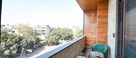 Deluxe Room, Balcony | Balcony