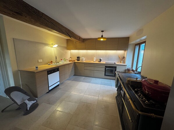 Private kitchen - Les Fouchers 11 persons quiet (Dampierre-sous-Bouhy)