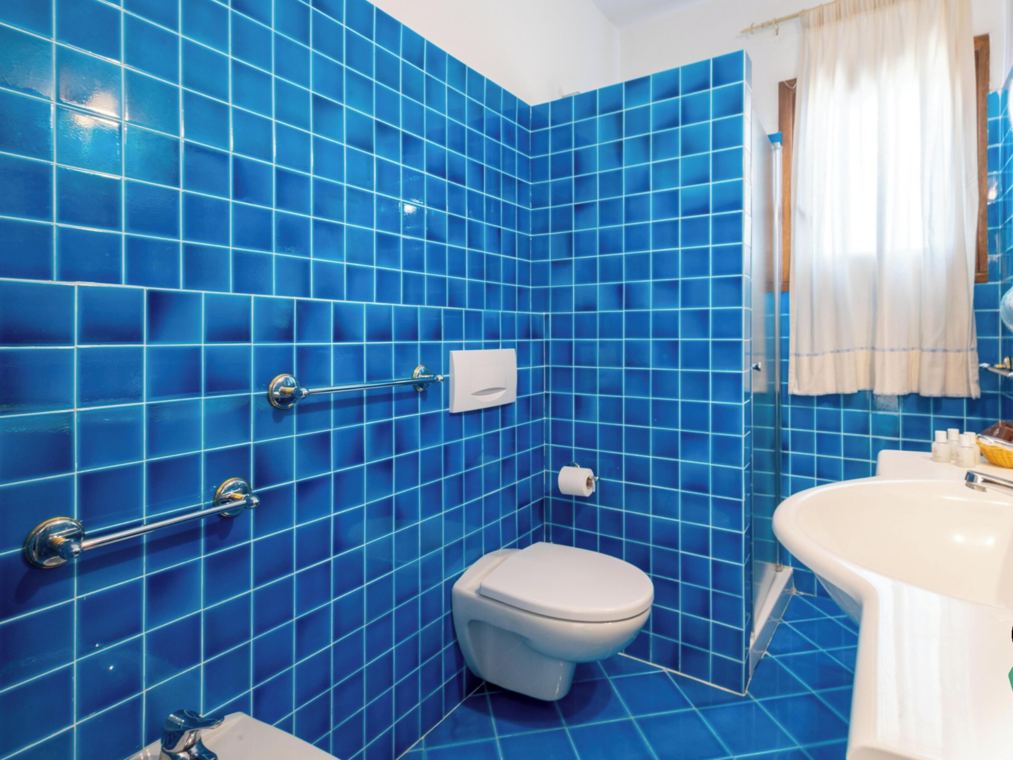 Quarto triplo clássico, sacada | Banheiro | Chuveiro, secador de cabelo, bidê, toalhas de banho