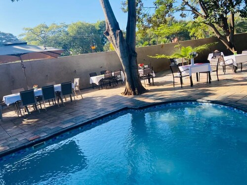Palm Leaf Hazeldene Kwekwe With Pool - 2333