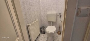 Basic Apartment | Bathroom - Modern 3BR Apt With Balcony City Center (Vienna)
