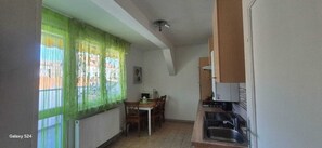 基本公寓 | 私人廚房 | 雪櫃、微波爐、焗爐、爐具