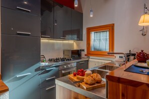 Private kitchen - CHALET LA DIMORA DI BELLE - Where magic is born (Courmayeur)