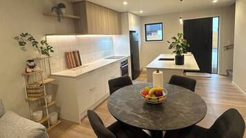 Phòng tập thể, 1 phòng ngủ | Phòng ăn